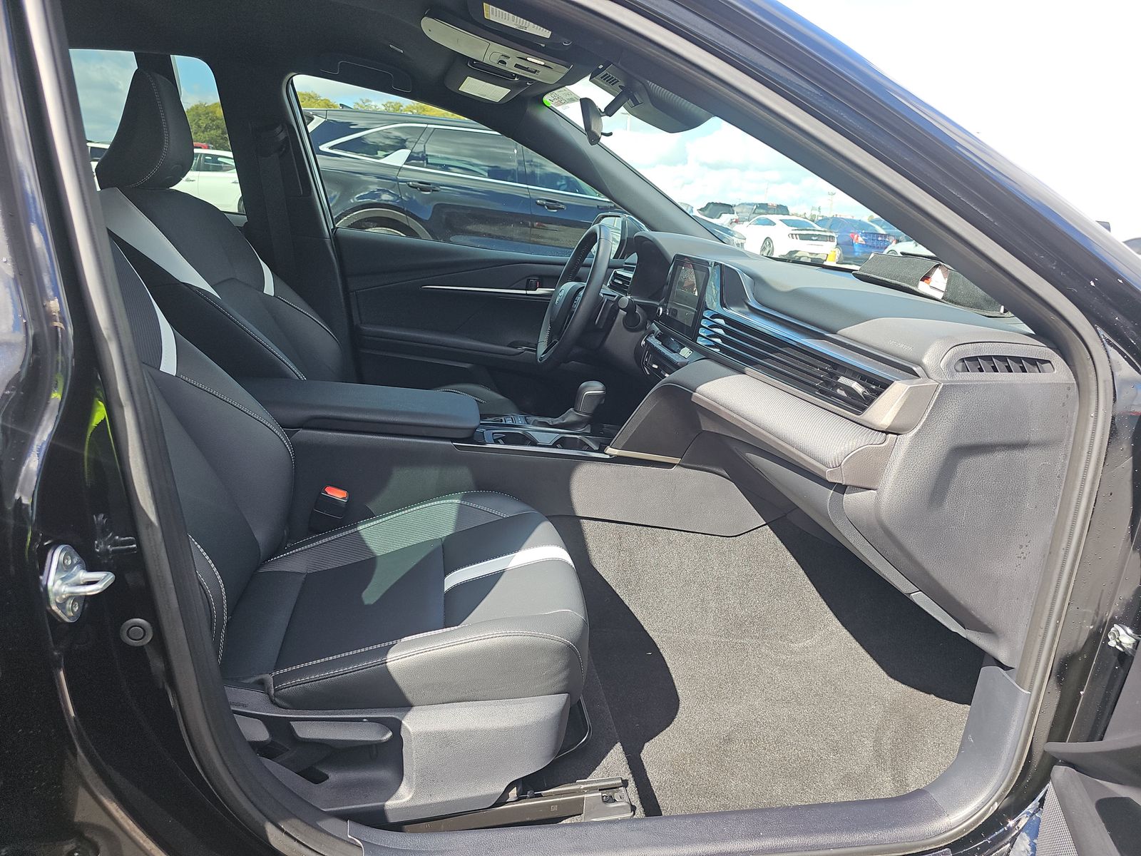 2025 Toyota Camry SE FWD