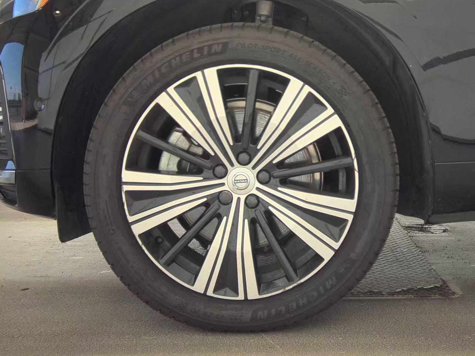 2023 Volvo XC60 Recharge T8 Plus AWD