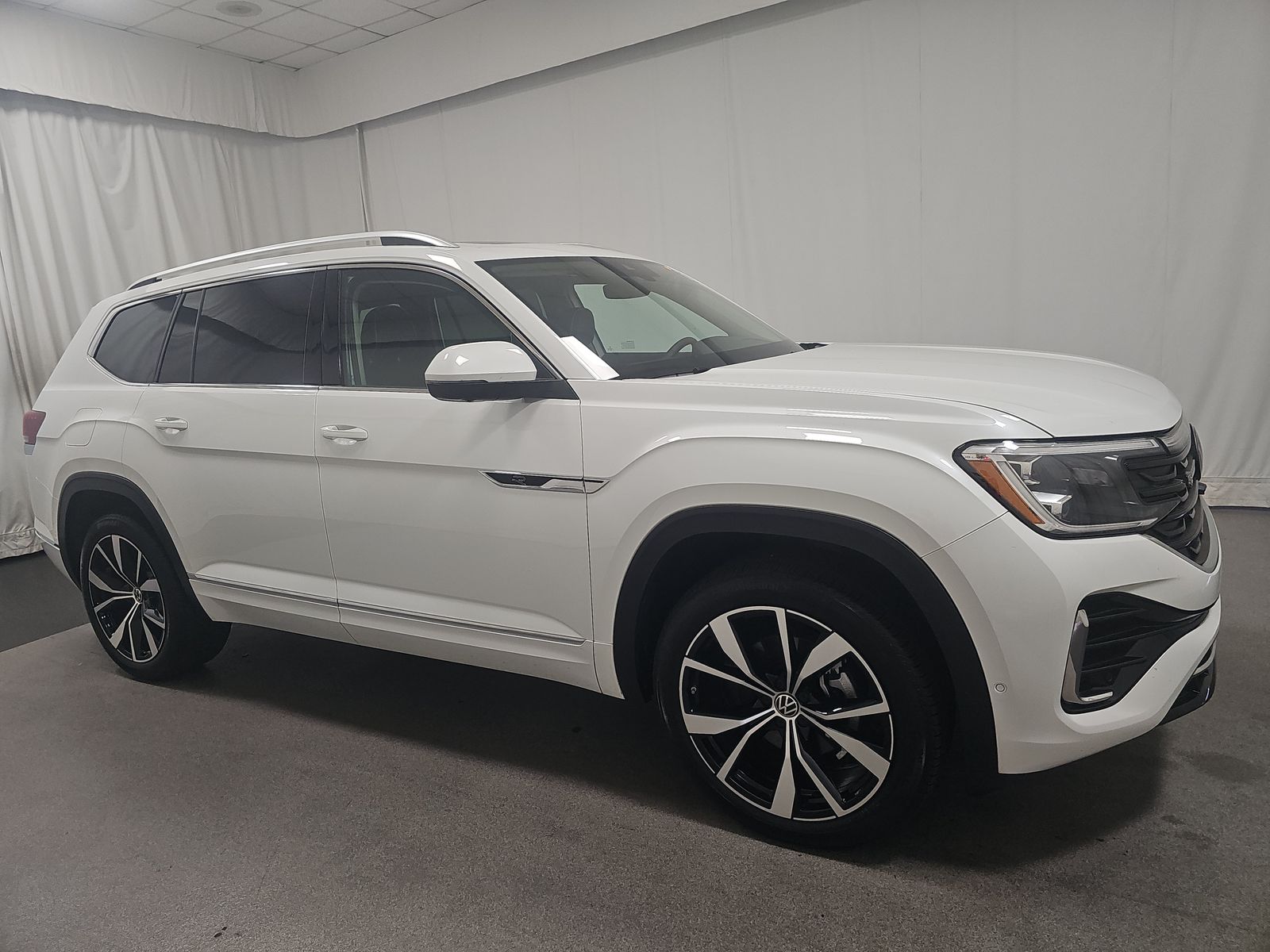 2025 Volkswagen Atlas 2.0T SEL Premium R-Line AWD