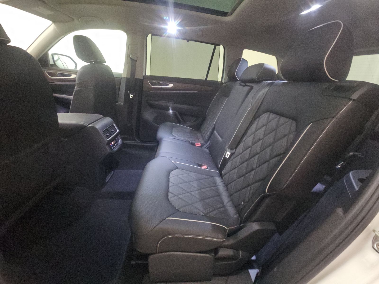 2025 Volkswagen Atlas 2.0T SEL Premium R-Line AWD