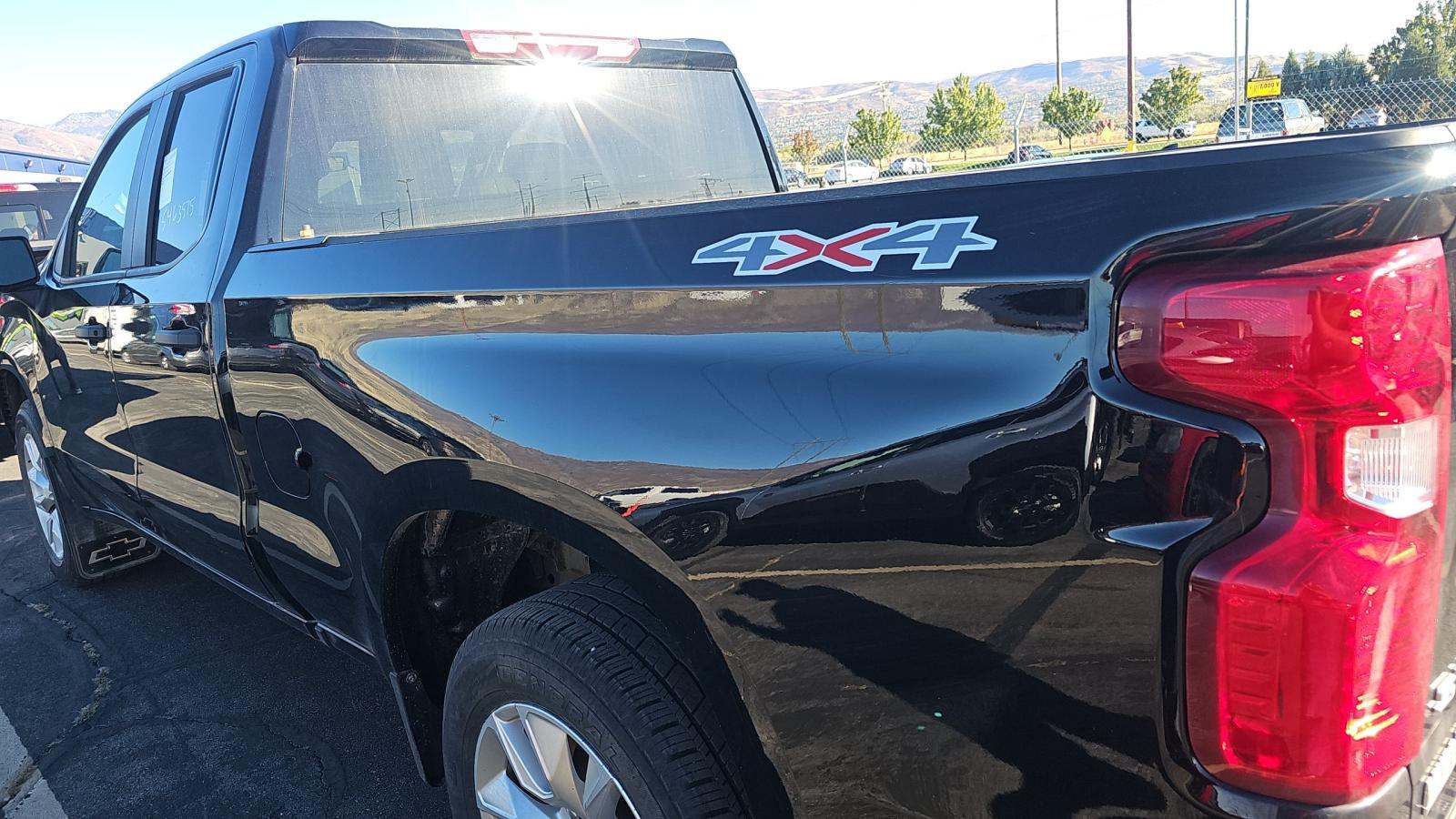 2022 Chevrolet Silverado 1500 Custom AWD