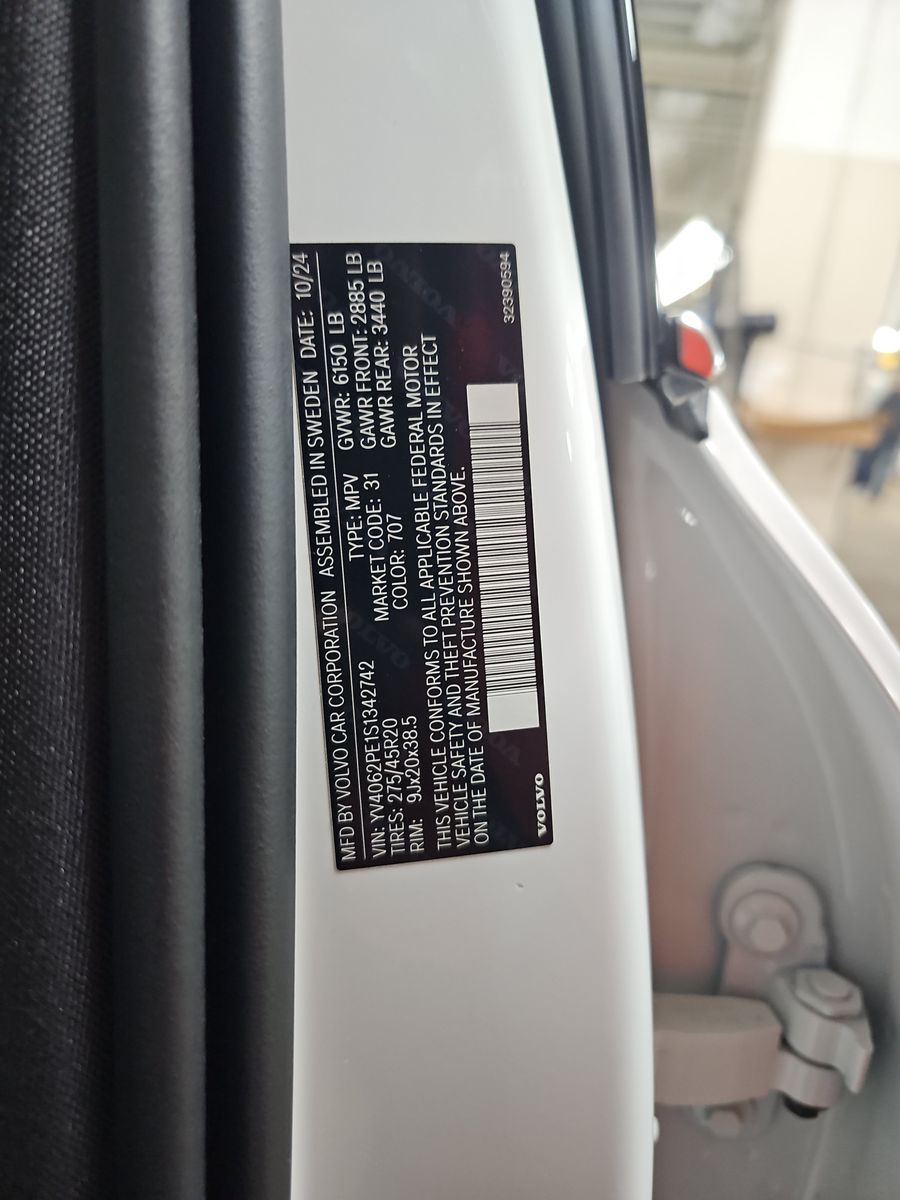 2025 Volvo XC90 B6 Plus AWD