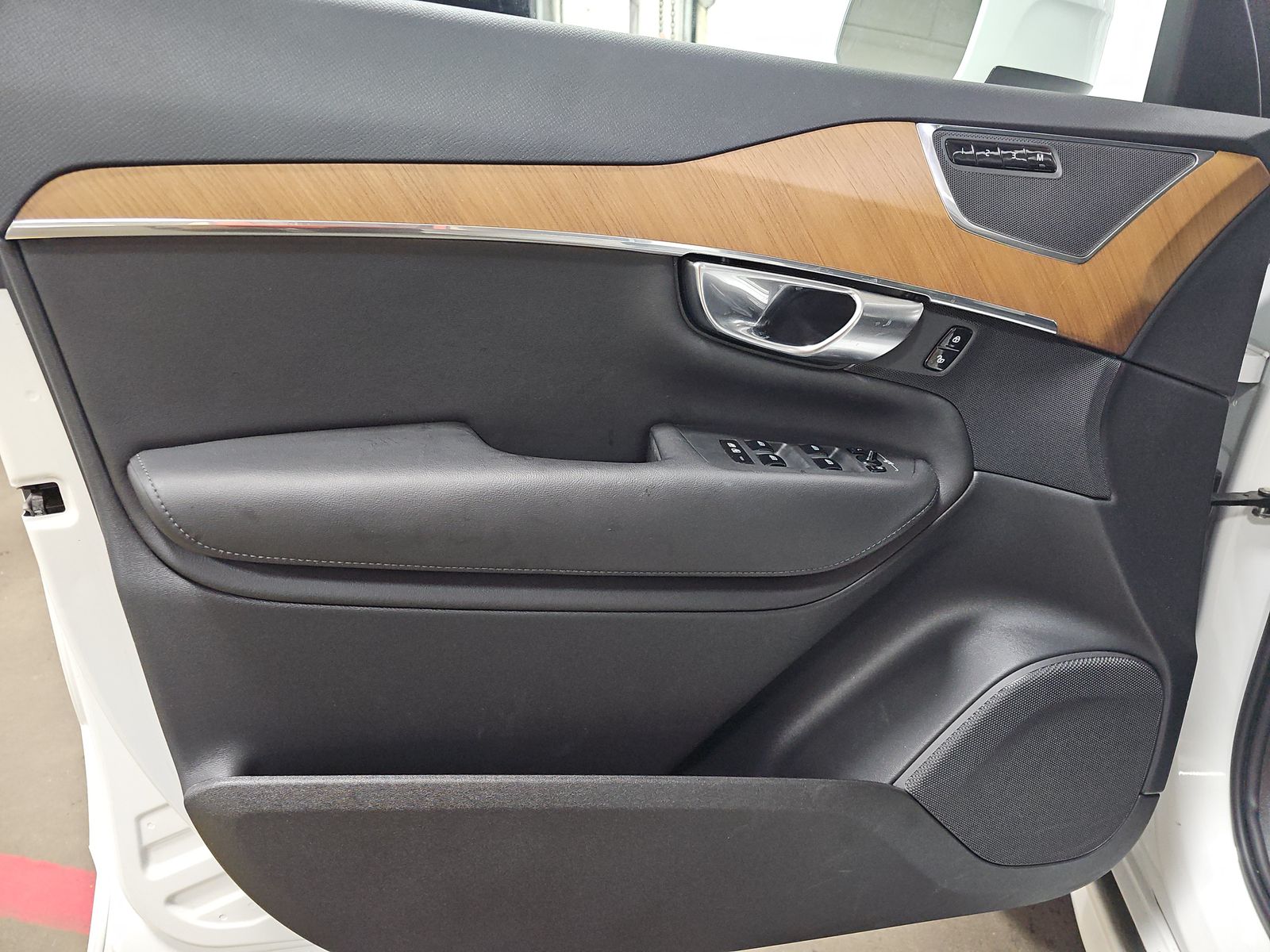 2025 Volvo XC90 B6 Plus AWD