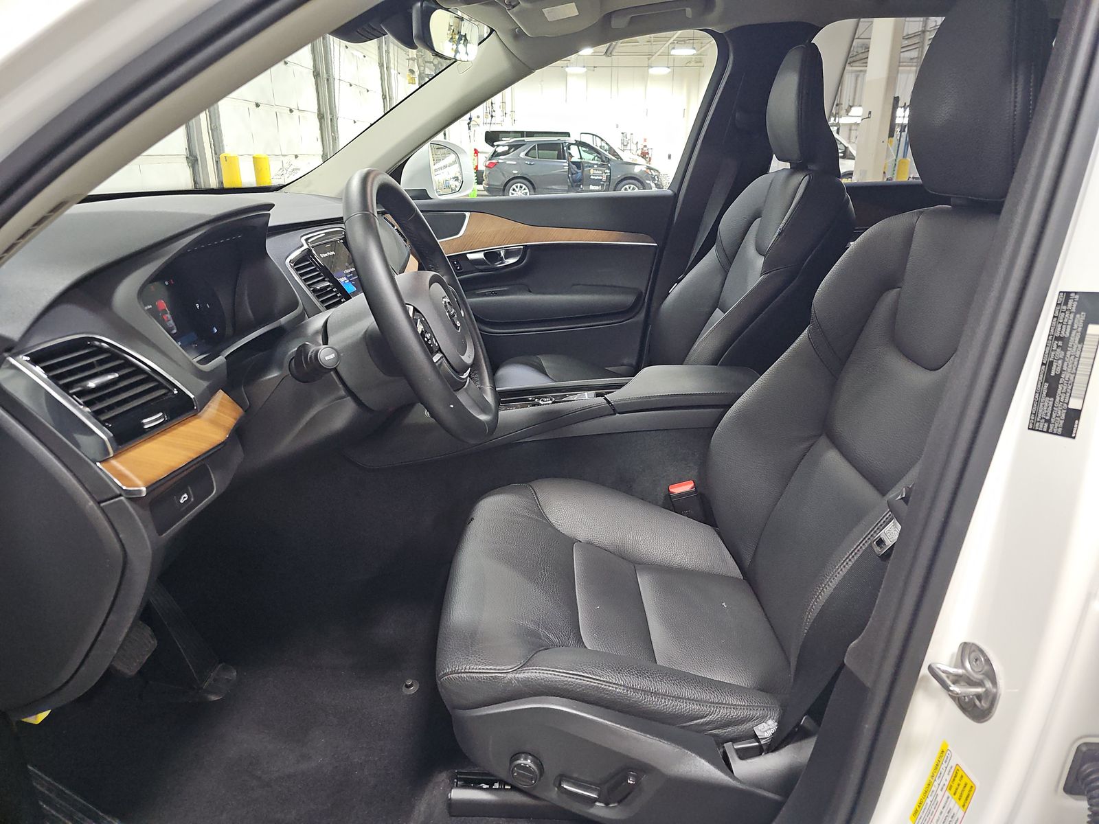 2025 Volvo XC90 B6 Plus AWD