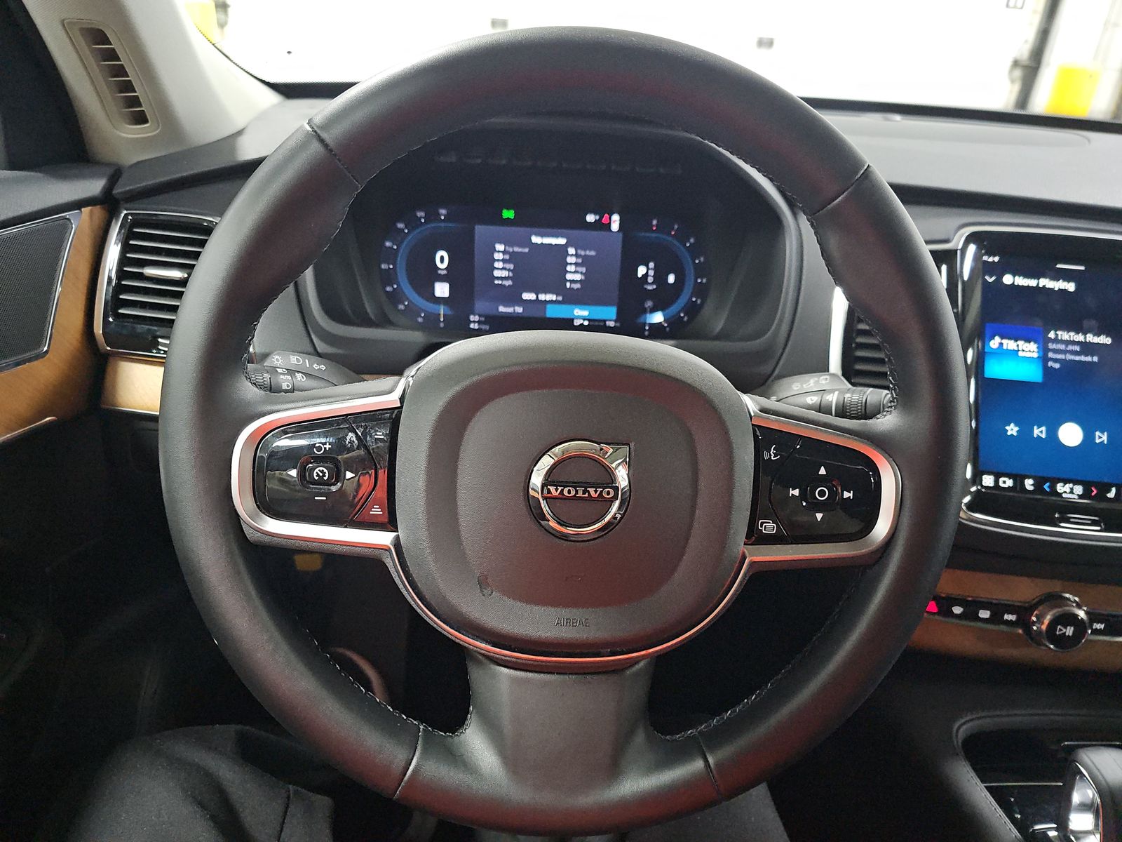 2025 Volvo XC90 B6 Plus AWD