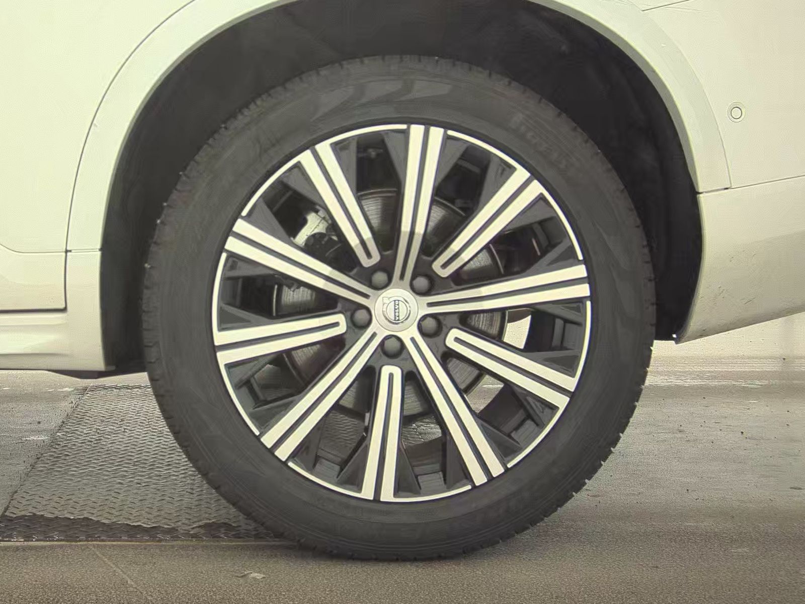 2025 Volvo XC90 B6 Plus AWD