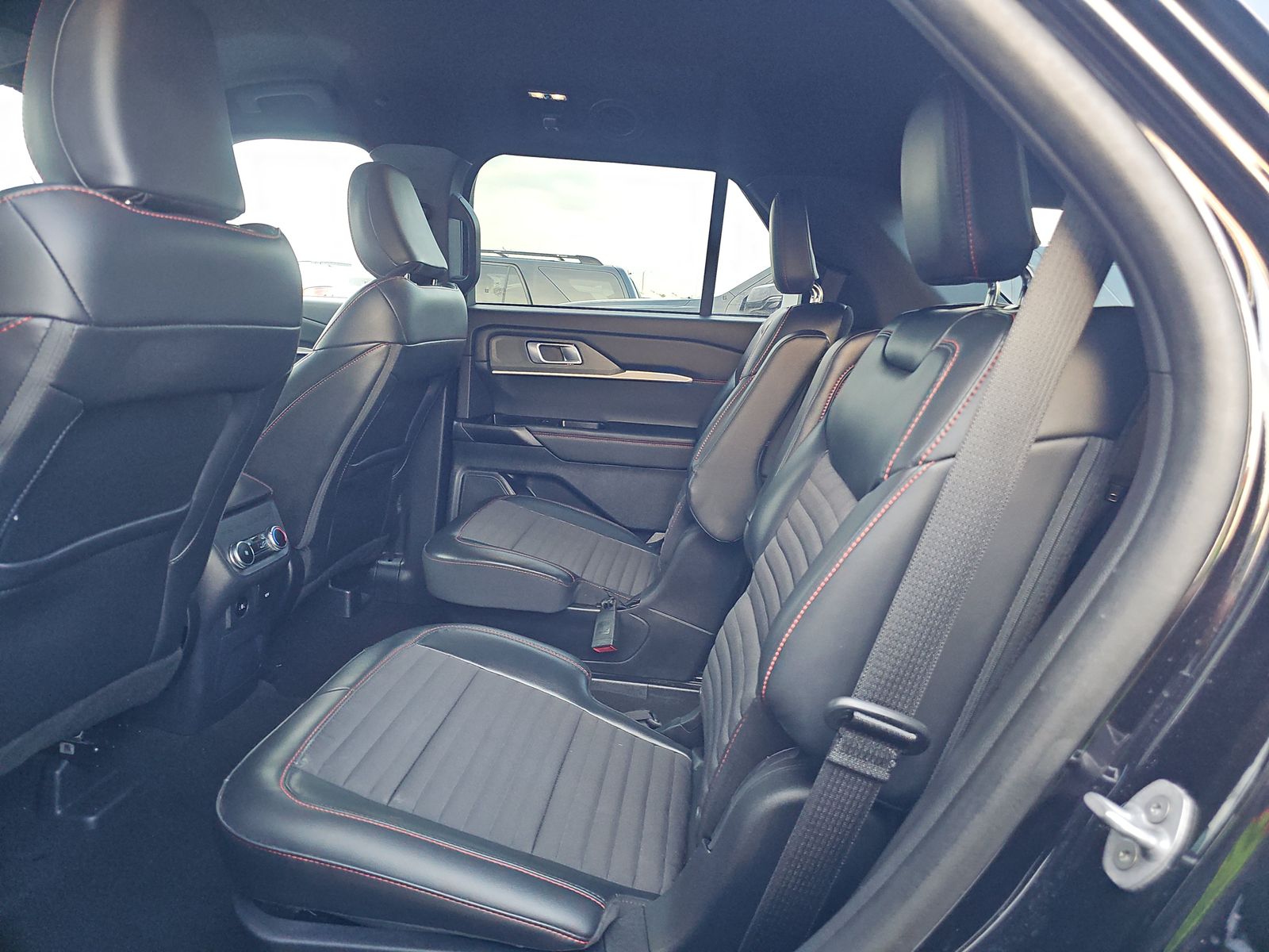 2025 Ford Explorer ST-Line AWD