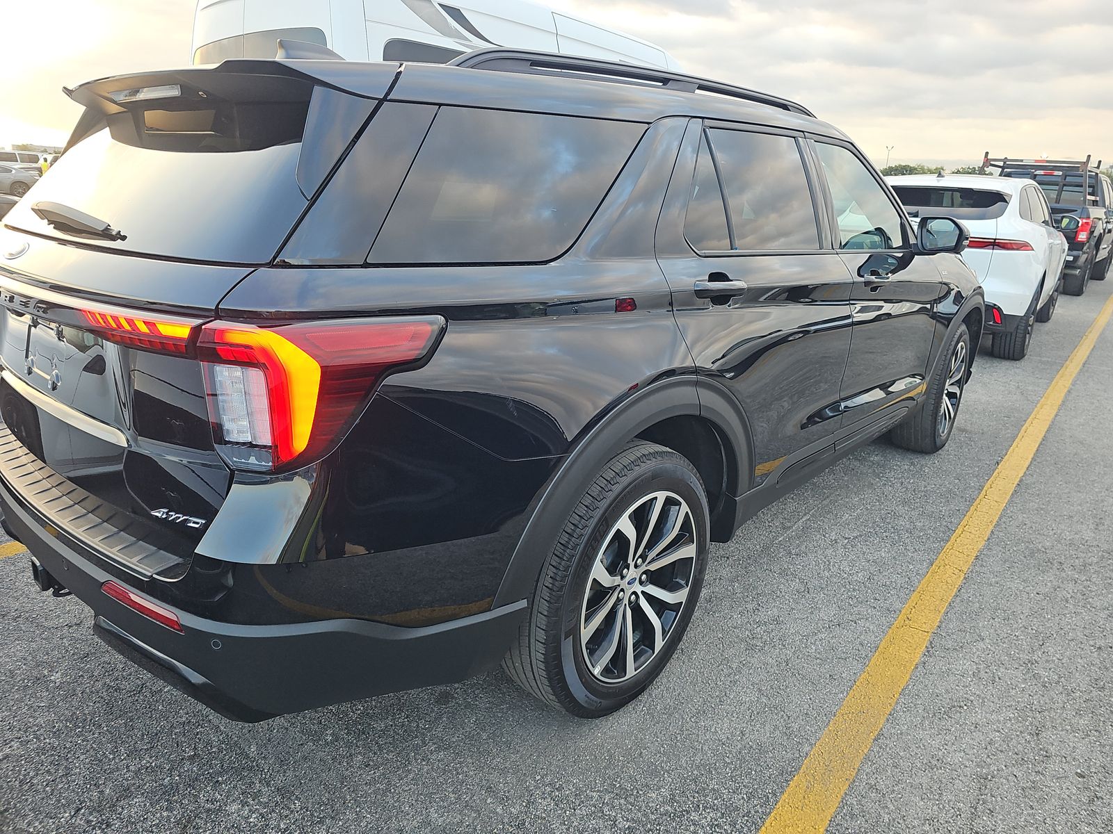 2025 Ford Explorer ST-Line AWD