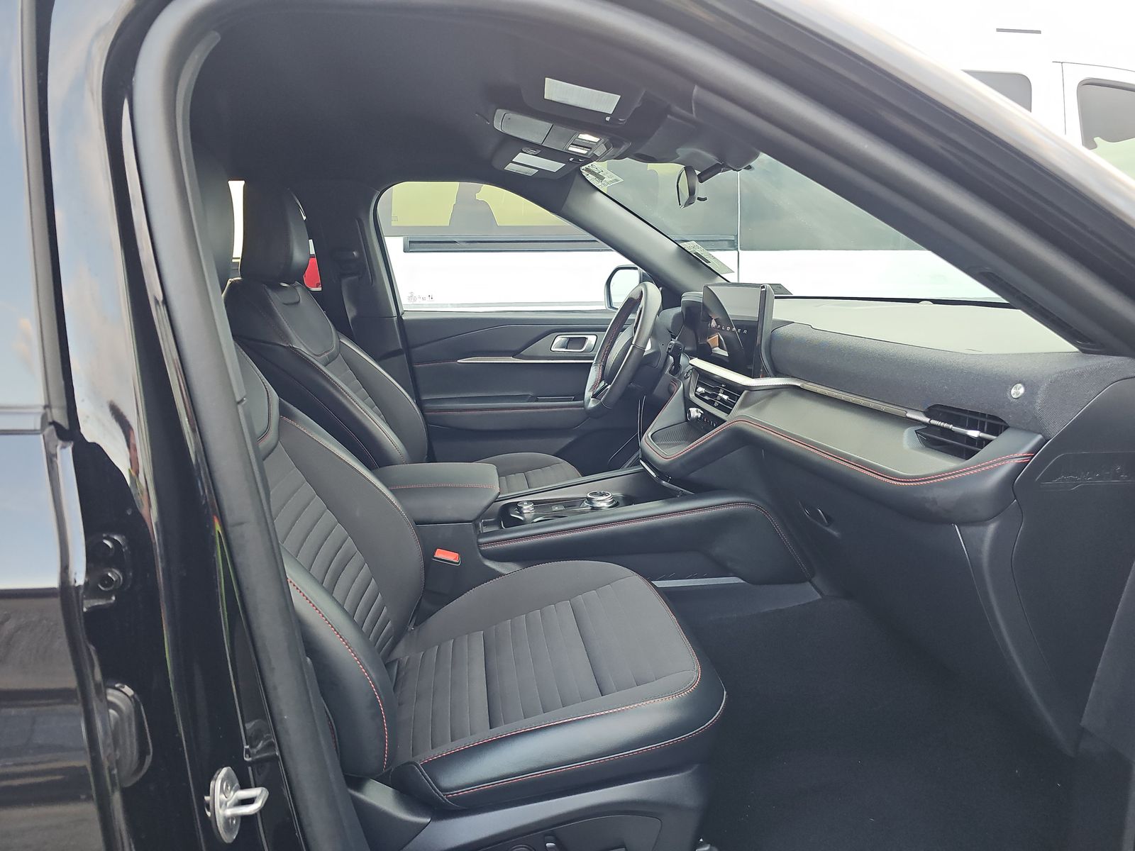 2025 Ford Explorer ST-Line AWD