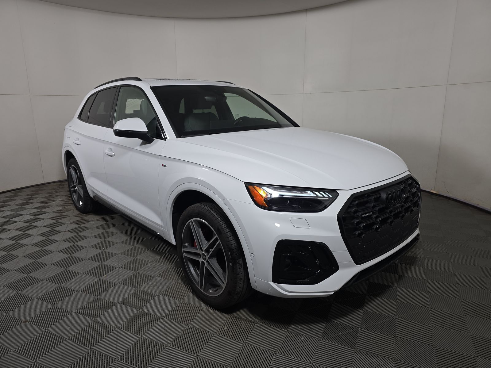 2024 Audi Q5 e Plug-In Hybrid S line Prestige AWD