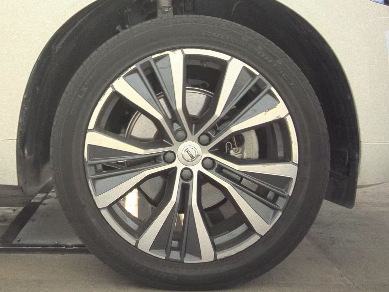 2022 Volvo XC60 B5 Momentum FWD