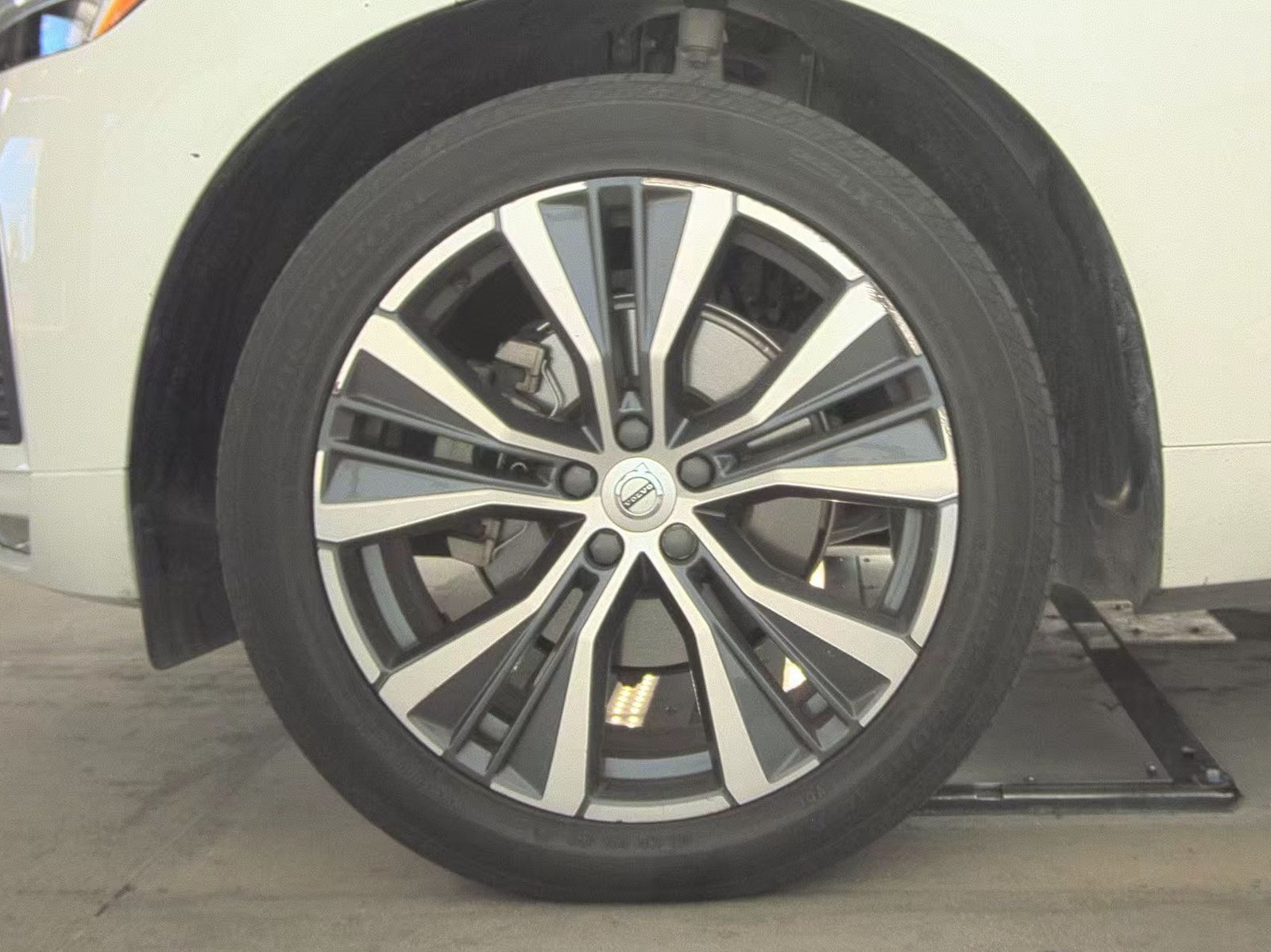 2022 Volvo XC60 B5 Momentum FWD