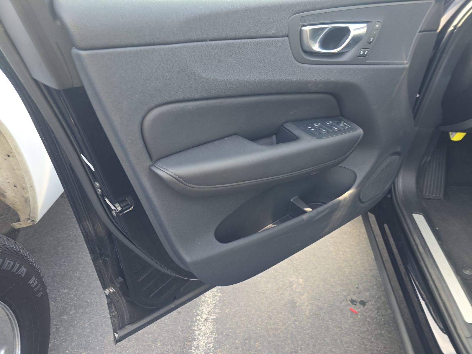 2025 Volvo XC60 B5 Plus AWD