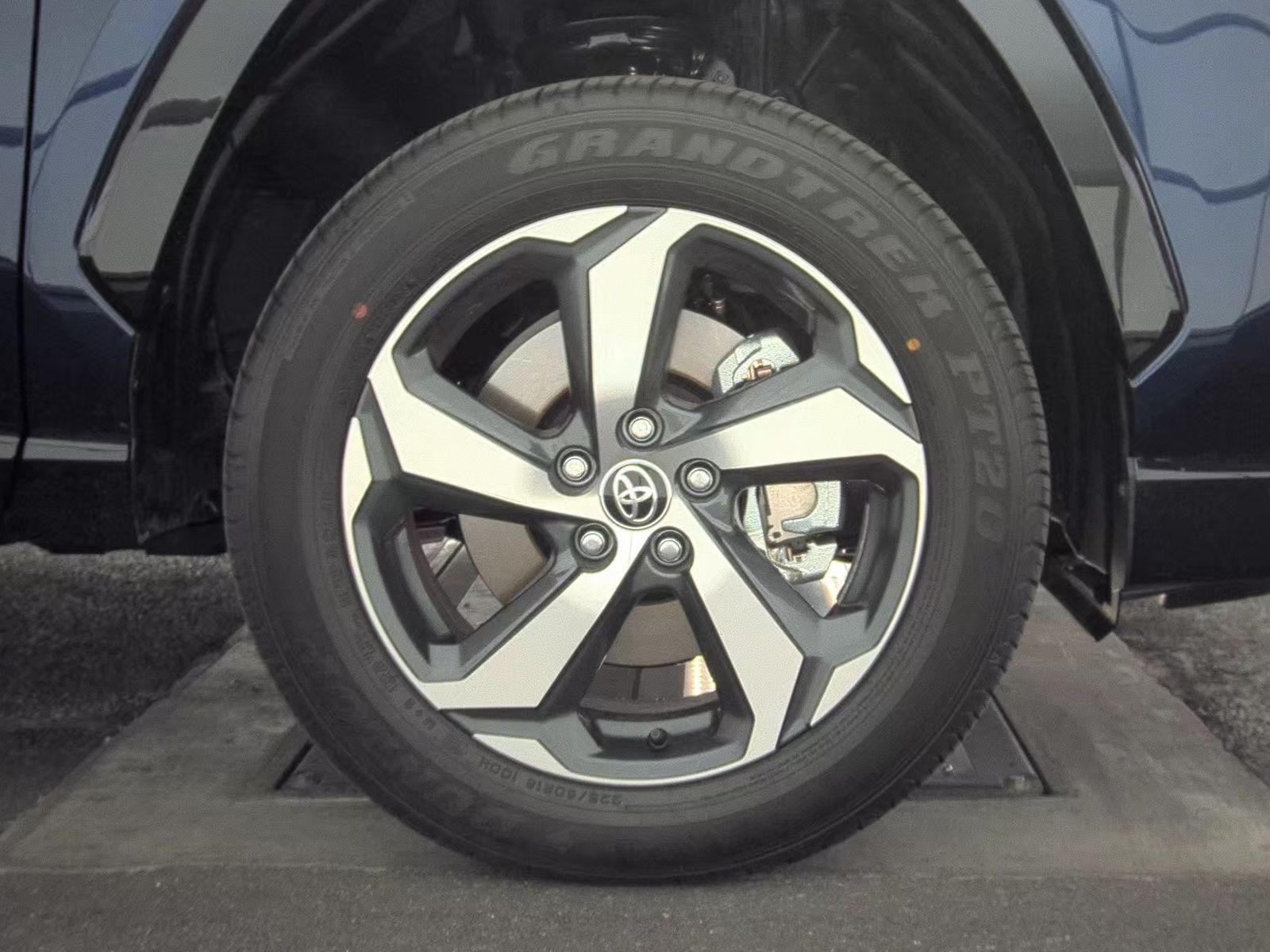 2025 Toyota RAV4 Plug-In Hybrid SE AWD