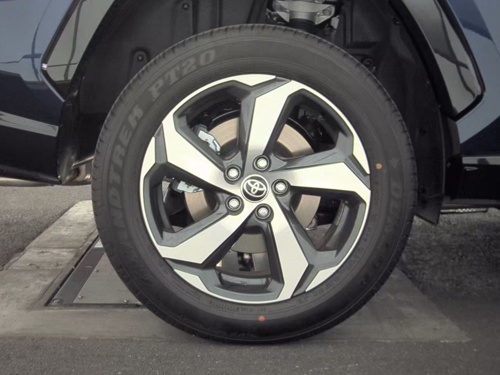 2025 Toyota RAV4 Plug-In Hybrid SE AWD