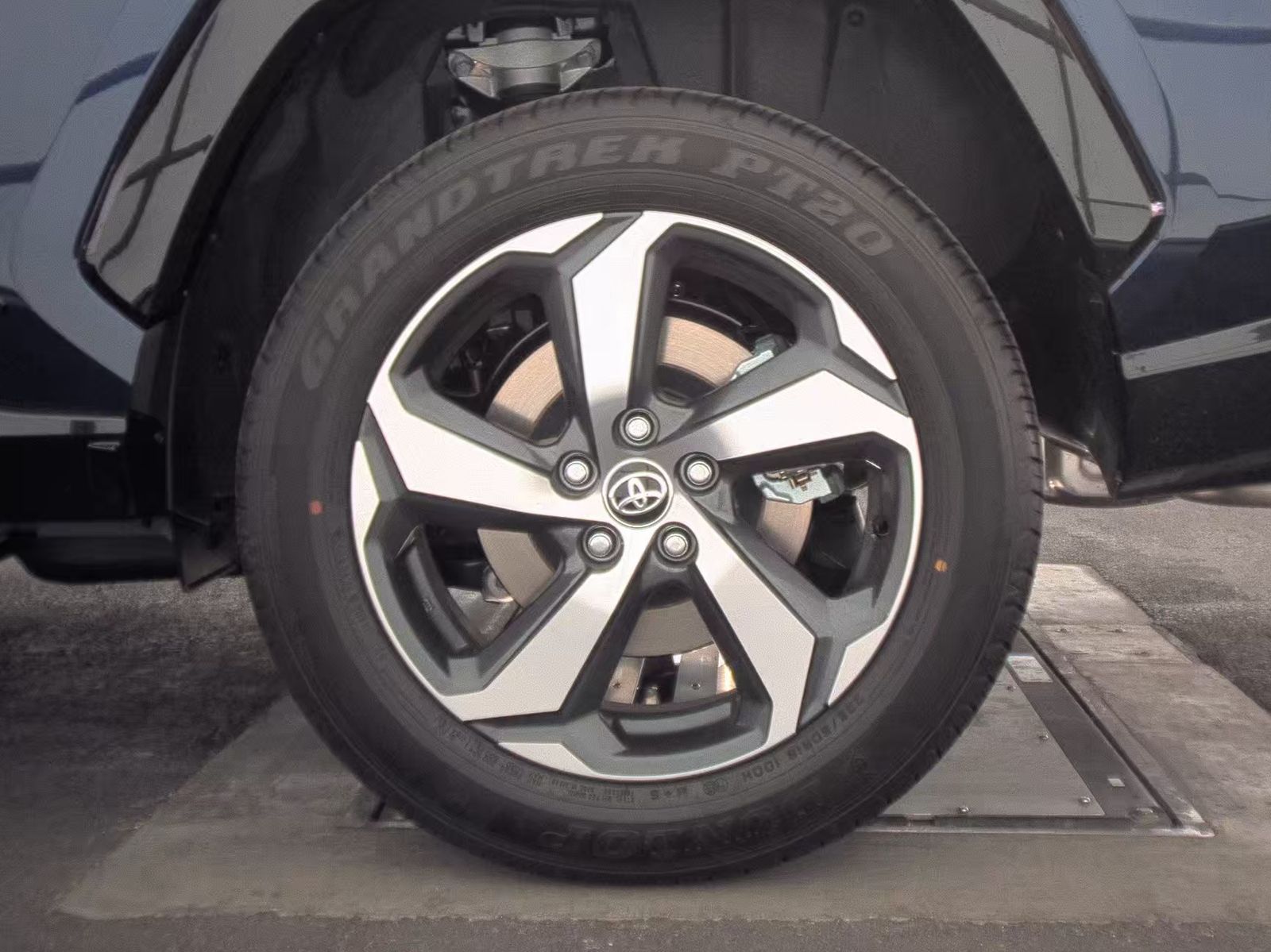 2025 Toyota RAV4 Plug-In Hybrid SE AWD