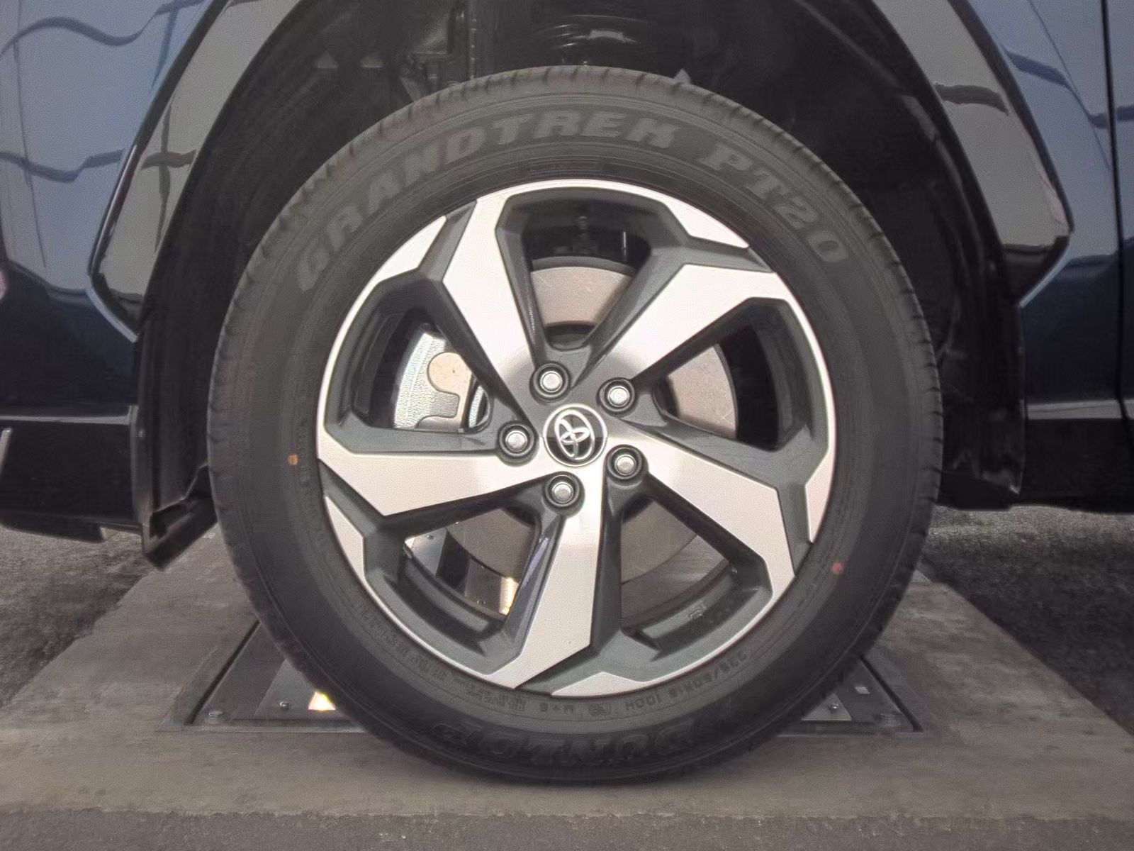 2025 Toyota RAV4 Plug-In Hybrid SE AWD