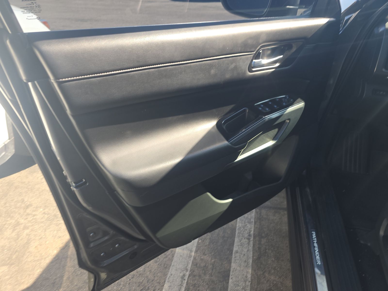 2023 Nissan Pathfinder SL FWD