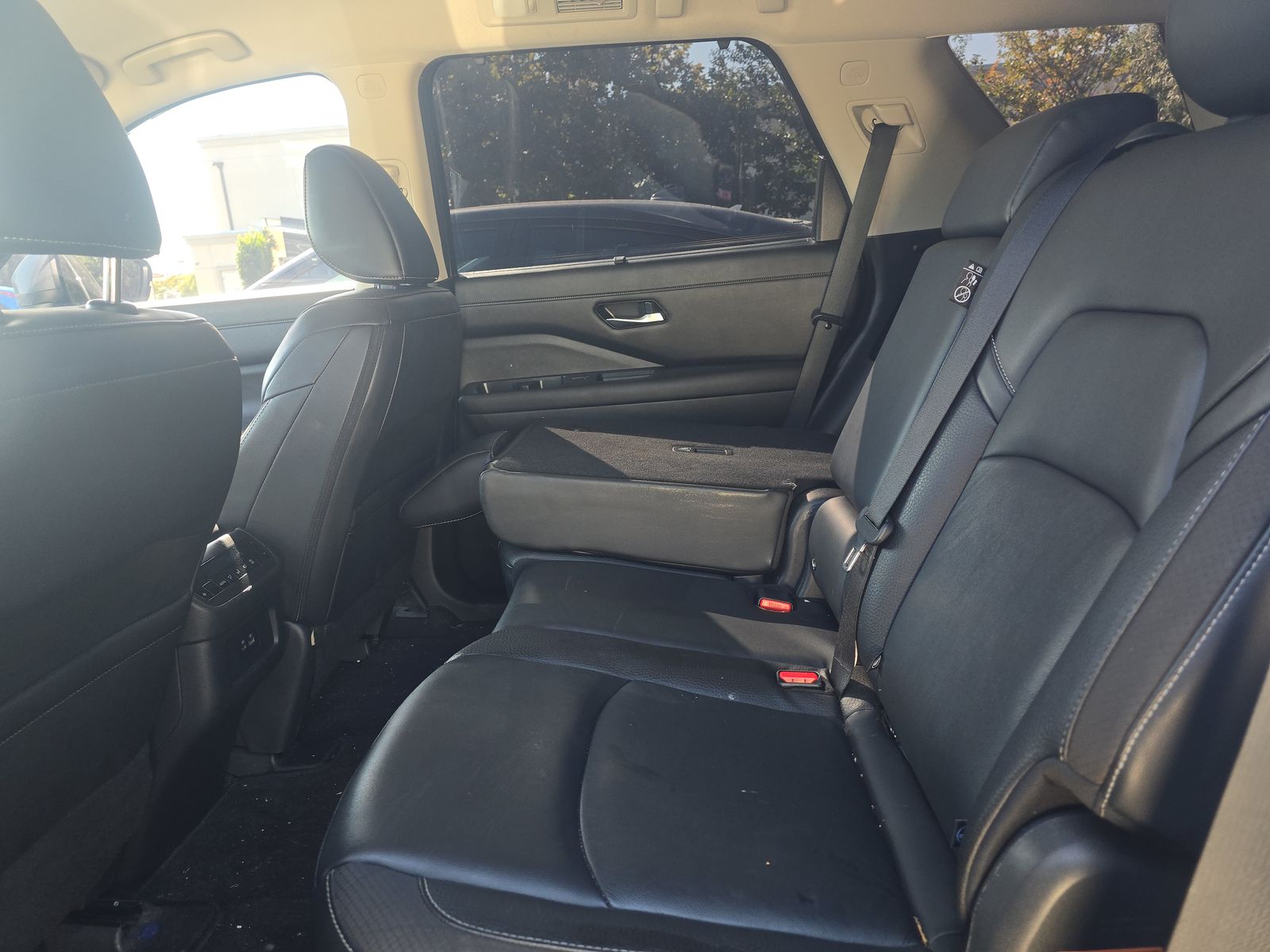 2023 Nissan Pathfinder SL FWD