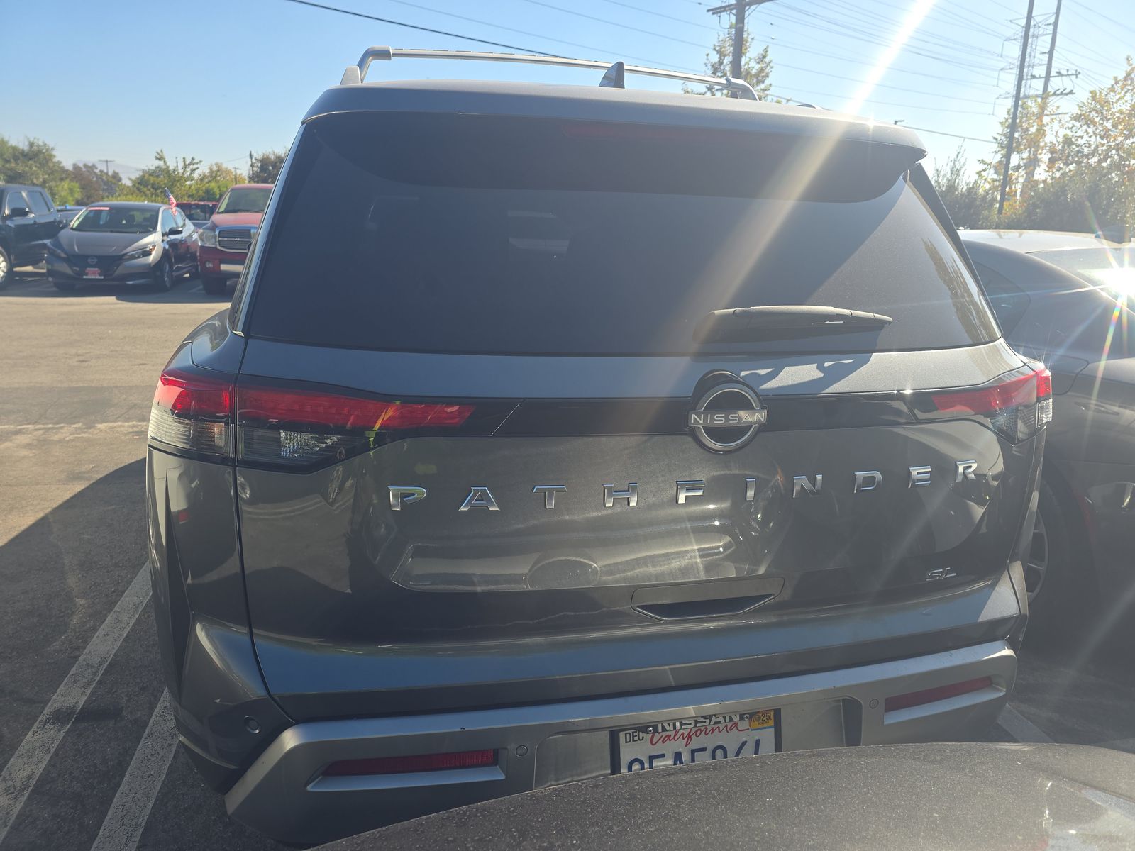 2023 Nissan Pathfinder SL FWD