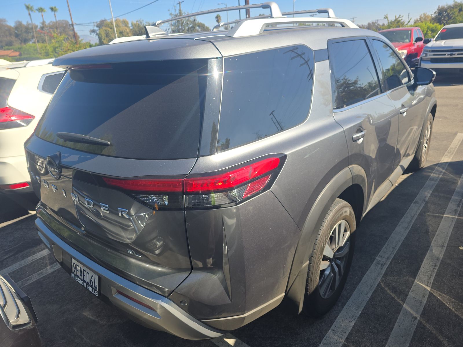 2023 Nissan Pathfinder SL FWD