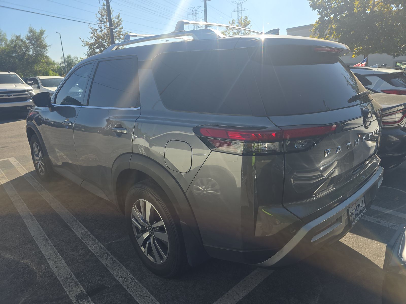 2023 Nissan Pathfinder SL FWD