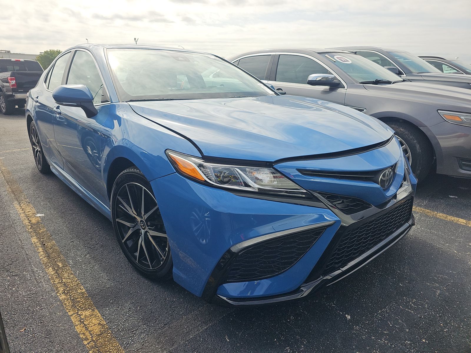 2024 Toyota Camry SE FWD