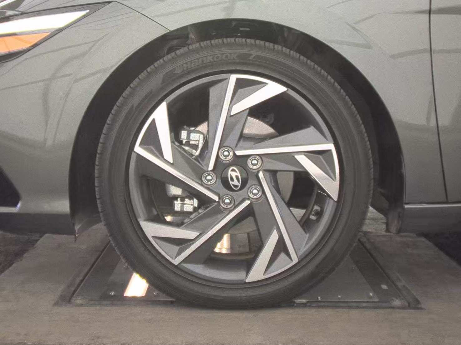 2024 Hyundai Elantra Hybrid Limited FWD