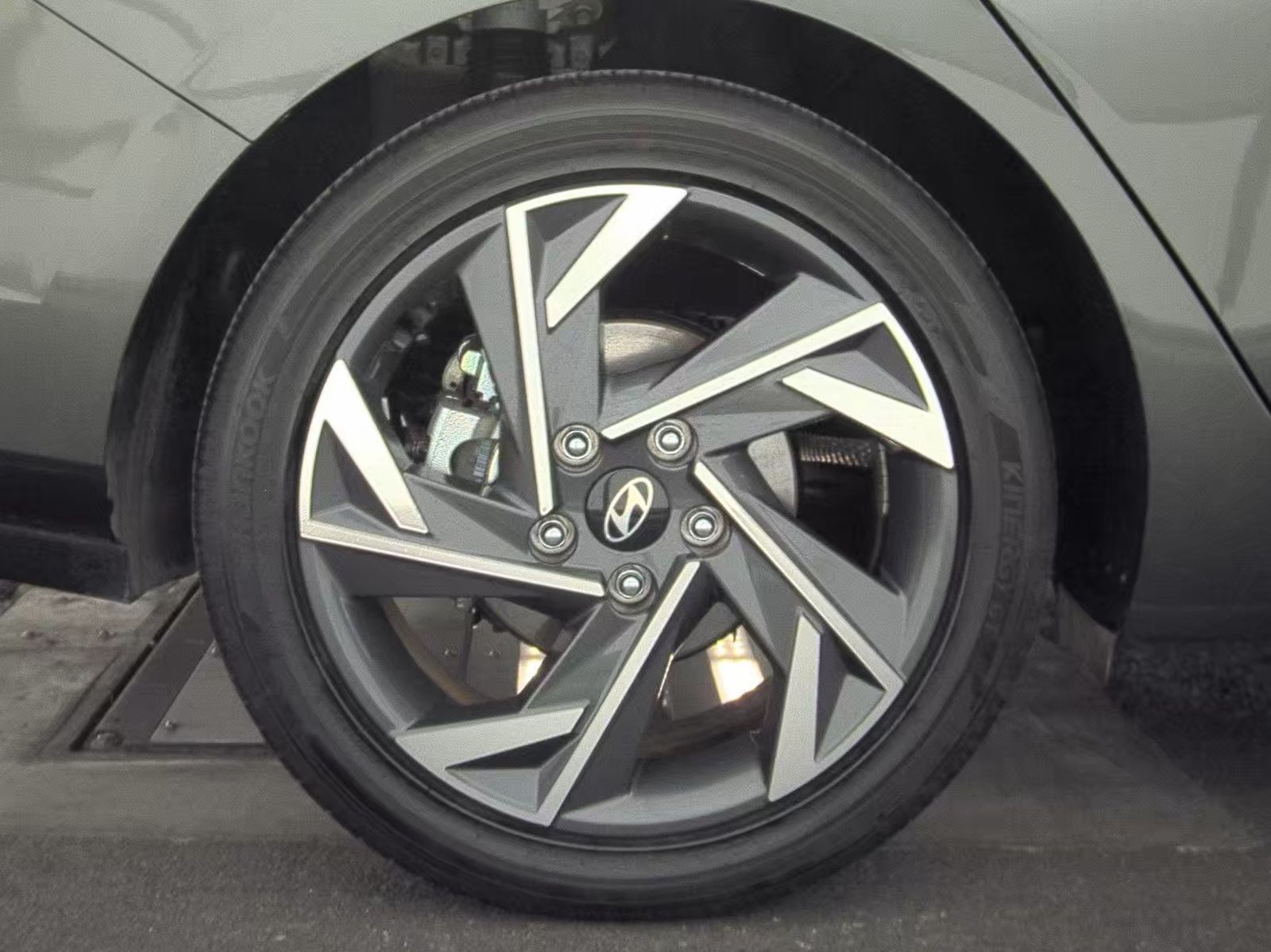 2024 Hyundai Elantra Hybrid Limited FWD