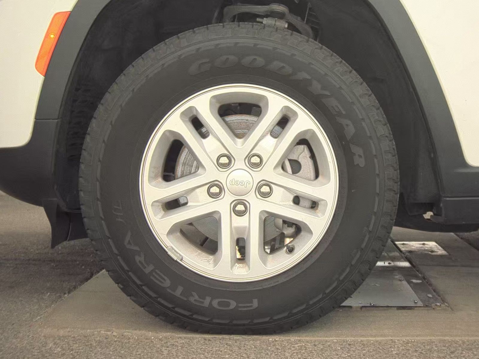 2024 Jeep Grand Cherokee Laredo AWD