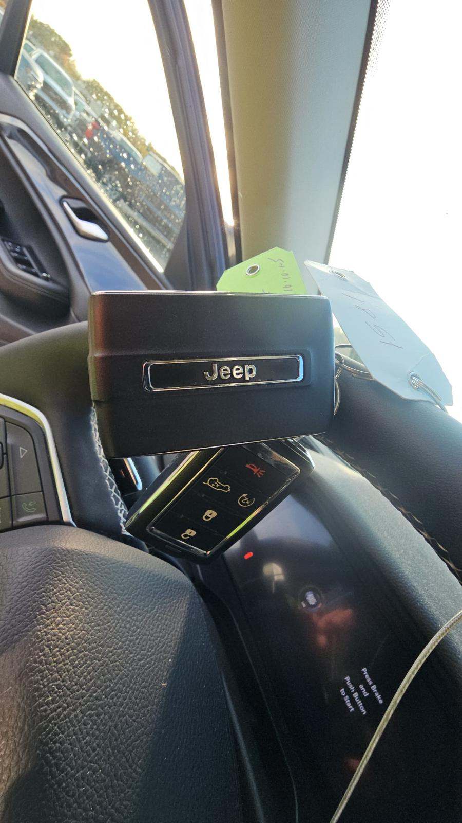 2023 Jeep Grand Cherokee Laredo AWD