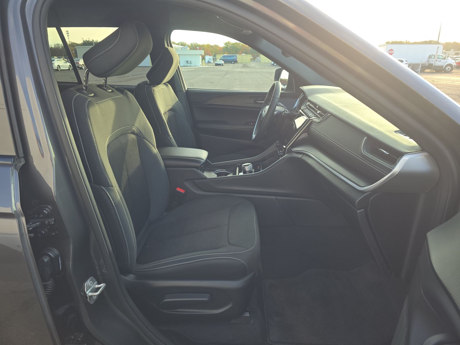 2024 Jeep Grand Cherokee Laredo AWD