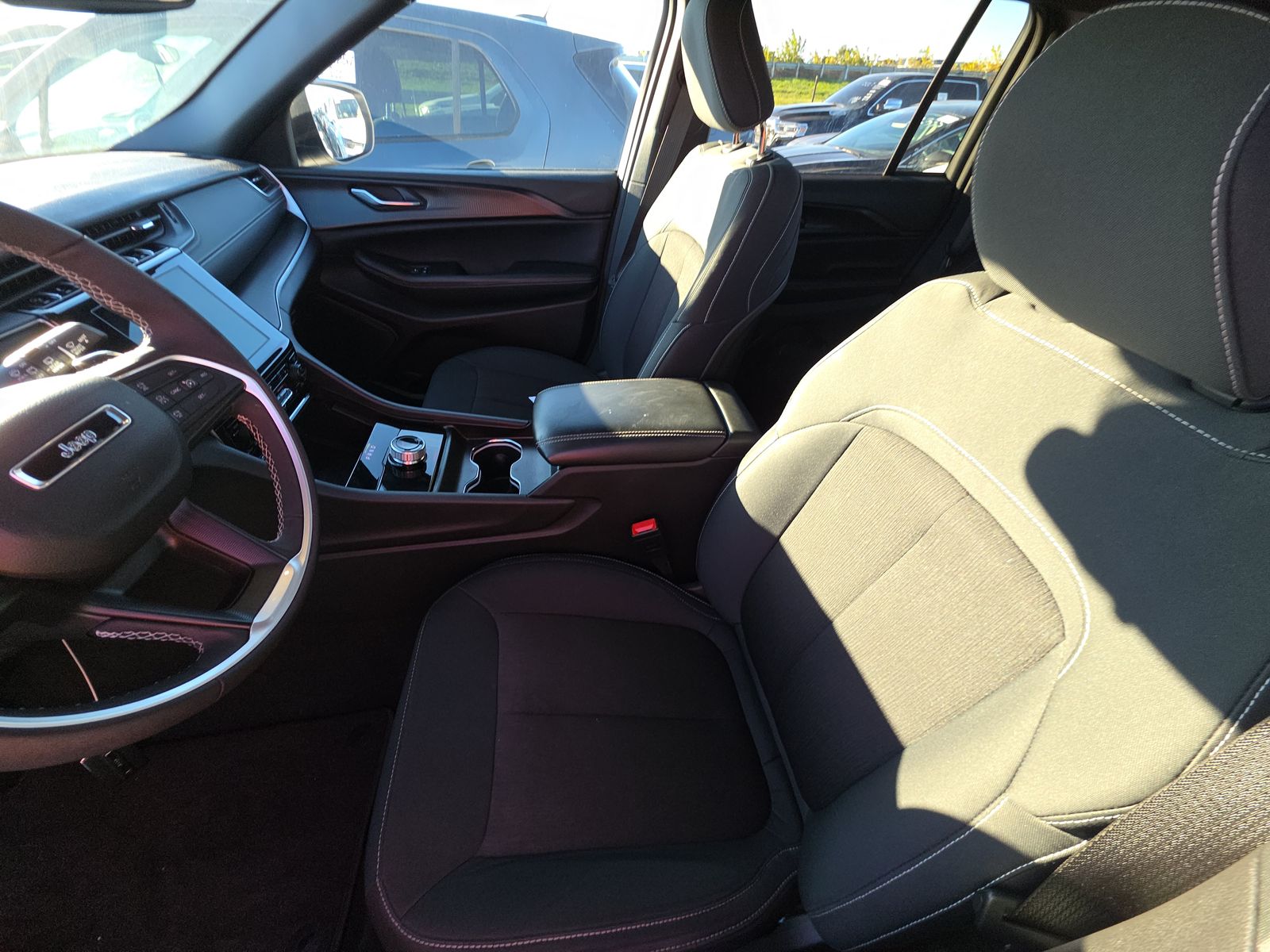 2024 Jeep Grand Cherokee Laredo AWD