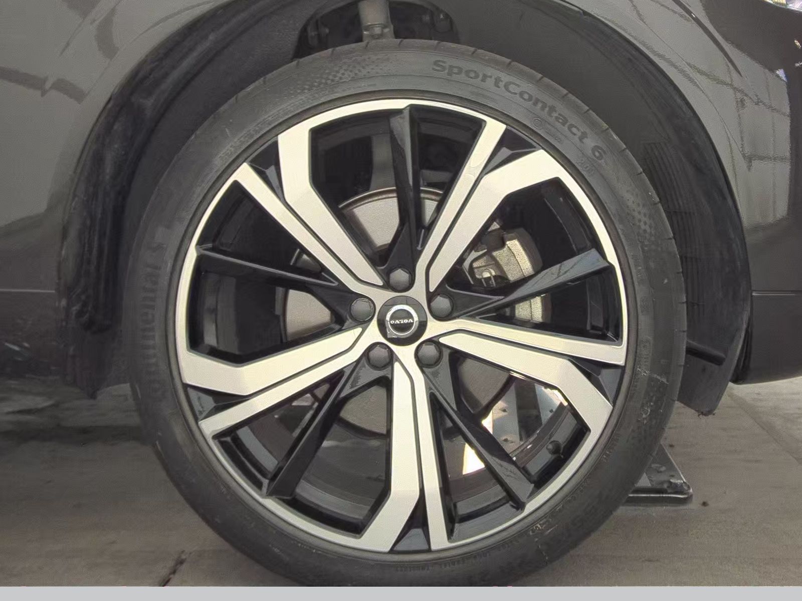 2022 Volvo XC60 B5 R-Design FWD