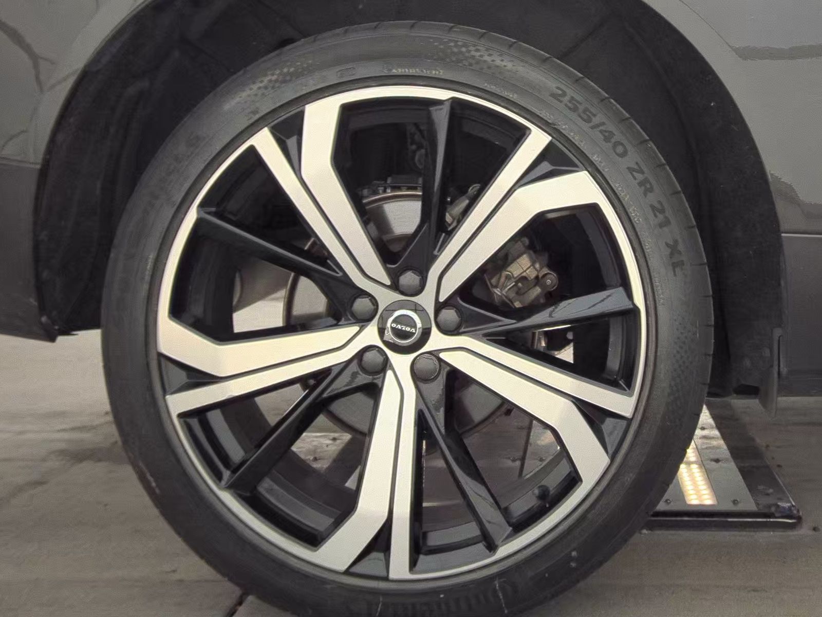 2022 Volvo XC60 B5 R-Design FWD