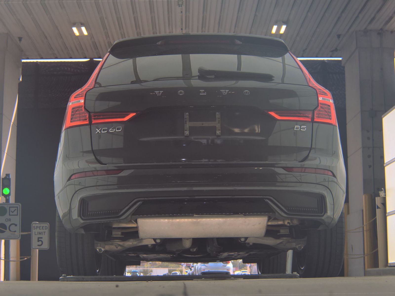 2022 Volvo XC60 B5 R-Design FWD