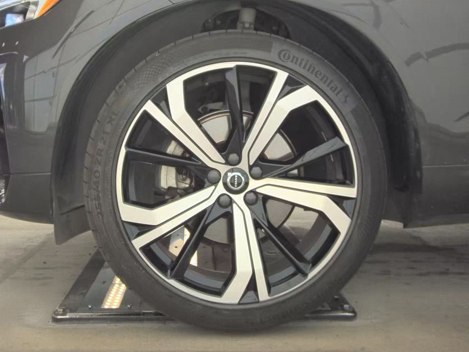 2022 Volvo XC60 B5 R-Design FWD