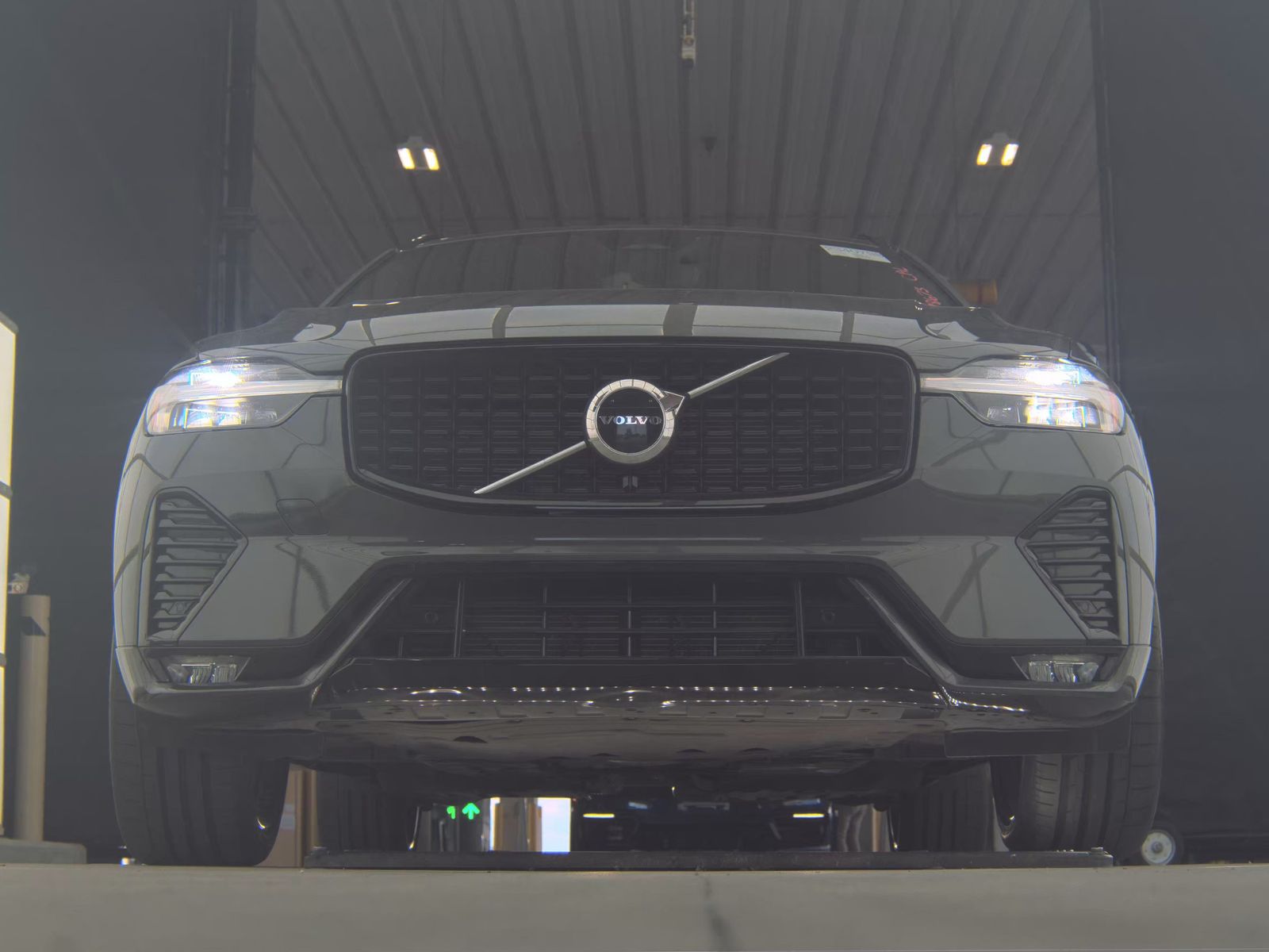 2022 Volvo XC60 B5 R-Design FWD