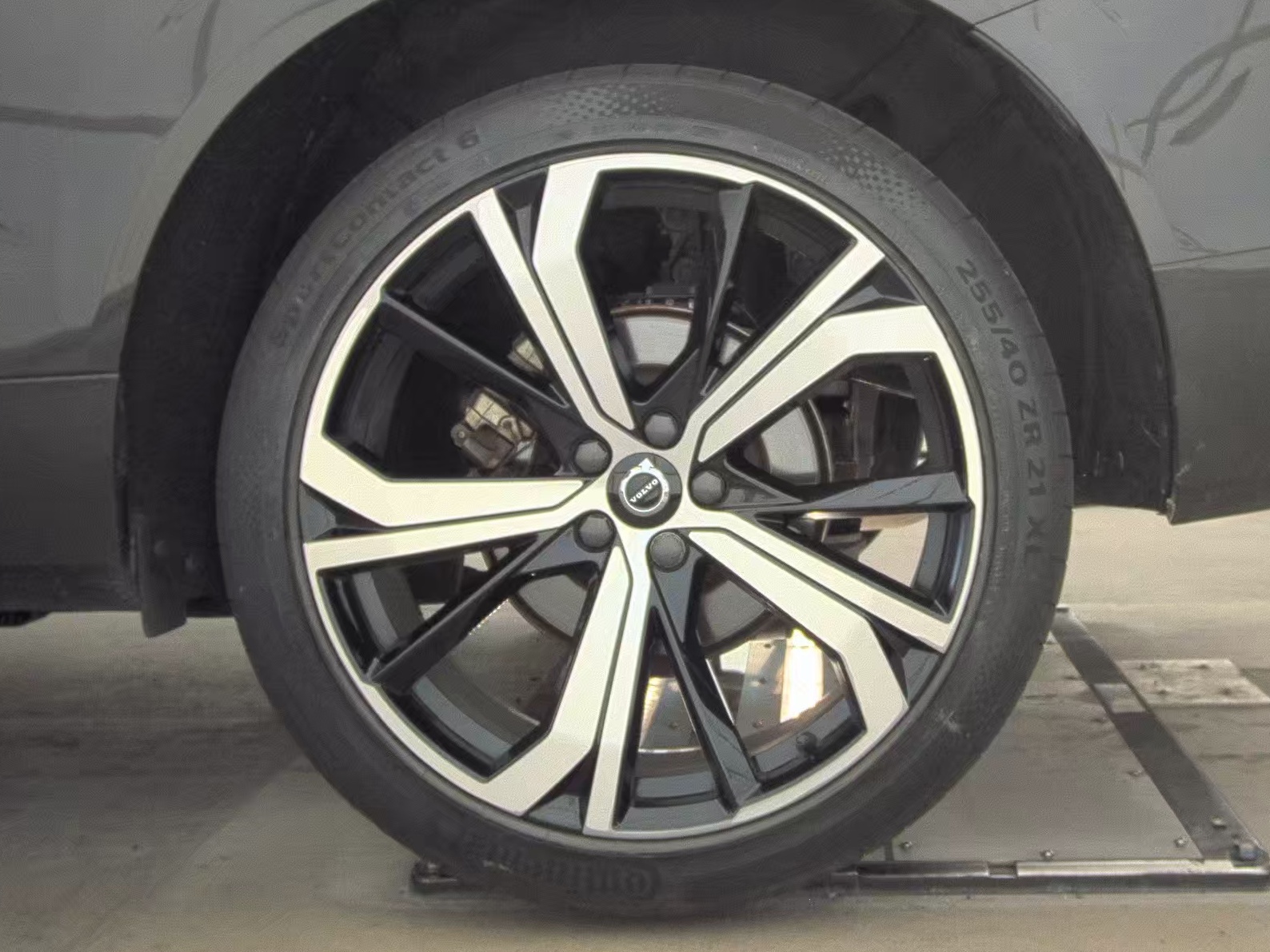 2022 Volvo XC60 B5 R-Design FWD