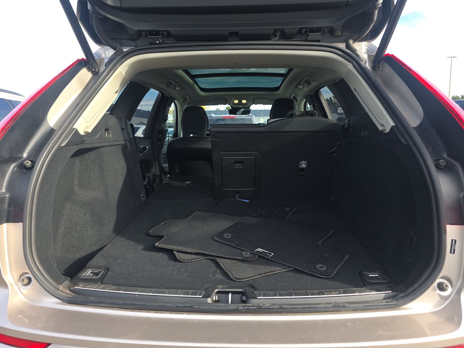 2025 Volvo XC60 B5 Plus AWD