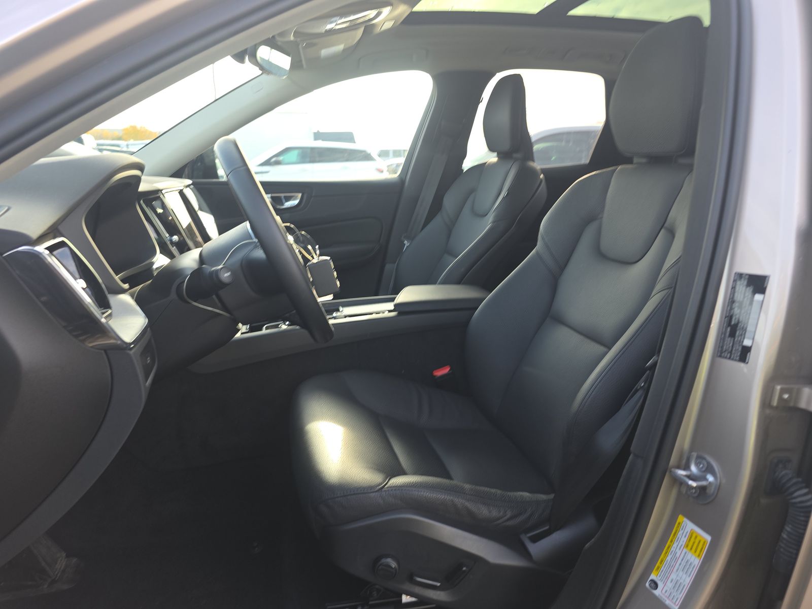 2025 Volvo XC60 B5 Plus AWD