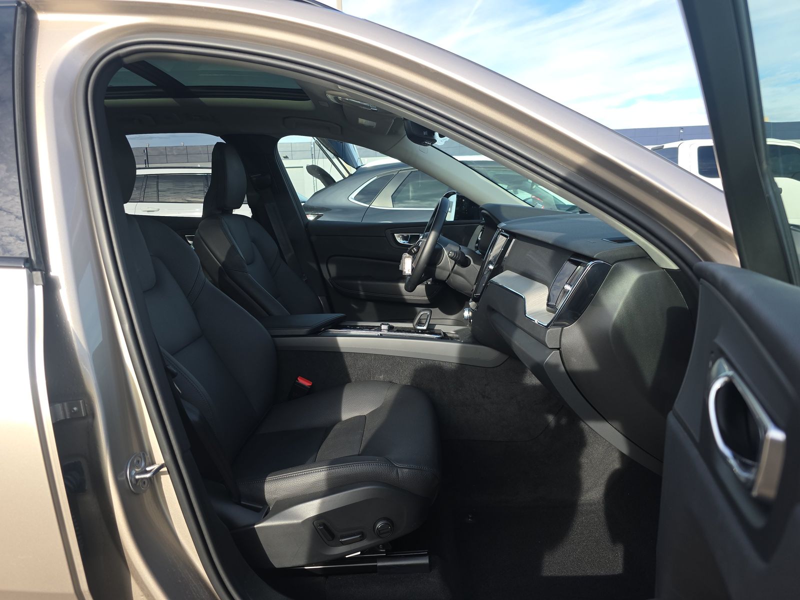 2025 Volvo XC60 B5 Plus AWD