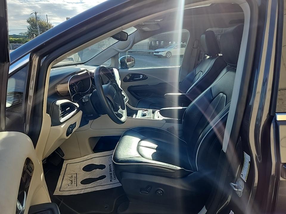 2022 Chrysler Pacifica Limited FWD