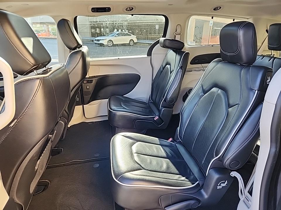 2022 Chrysler Pacifica Limited FWD