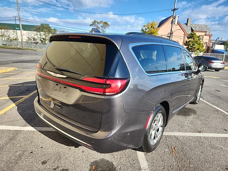 2022 Chrysler Pacifica Limited FWD