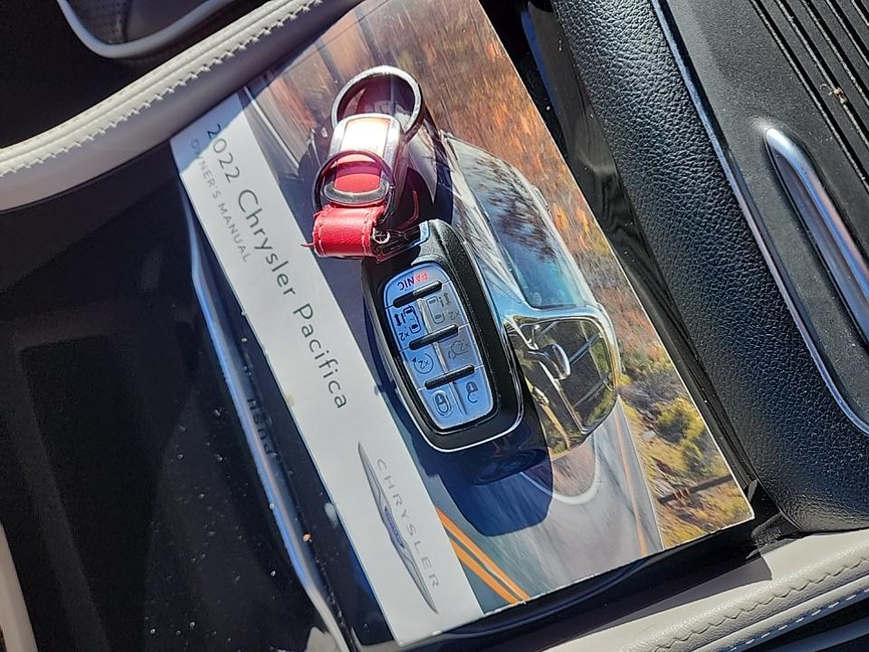 2022 Chrysler Pacifica Limited FWD