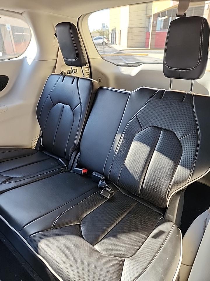 2022 Chrysler Pacifica Limited FWD