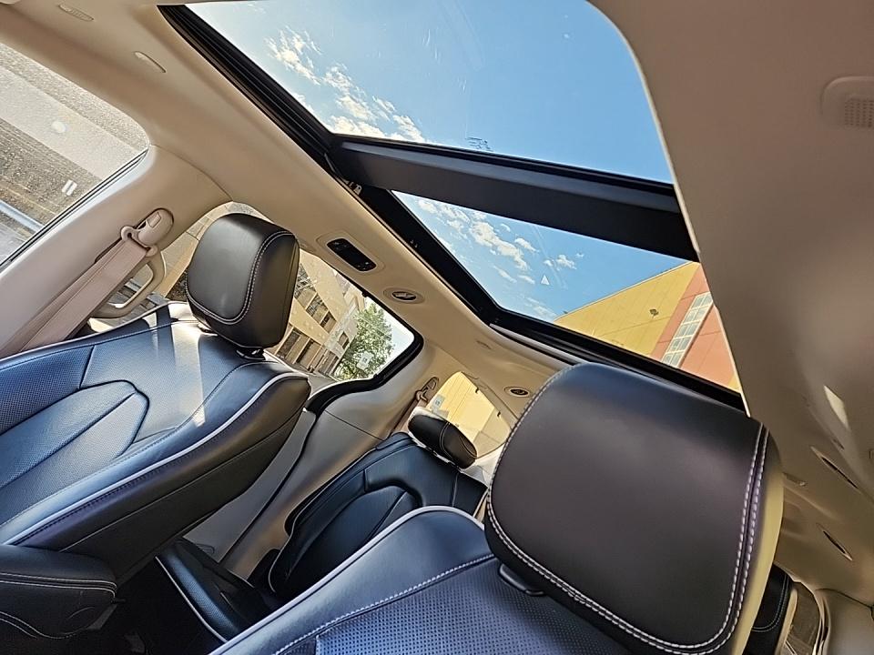 2022 Chrysler Pacifica Limited FWD