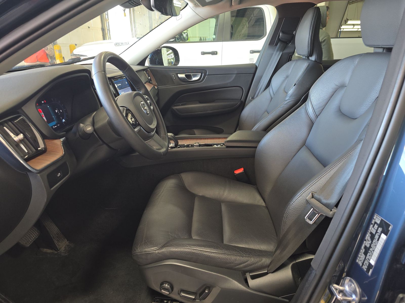 2024 Volvo XC60 B5 Plus AWD