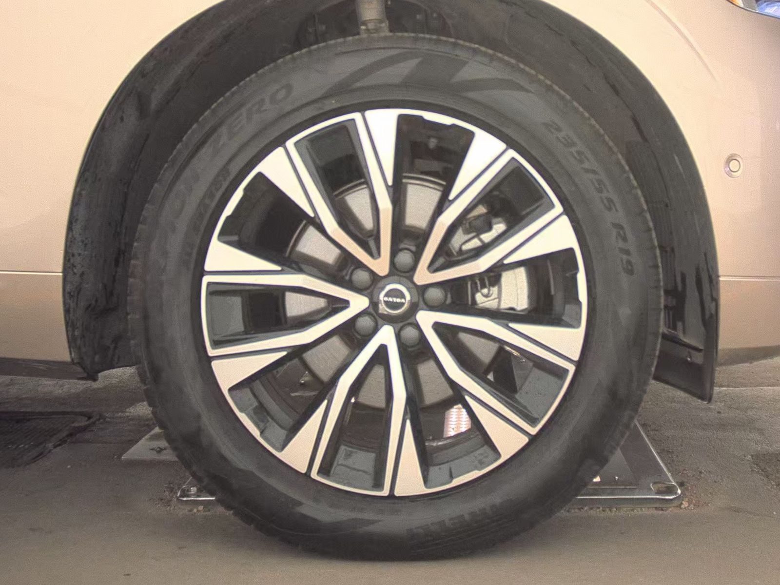 2025 Volvo XC60 B5 Plus AWD